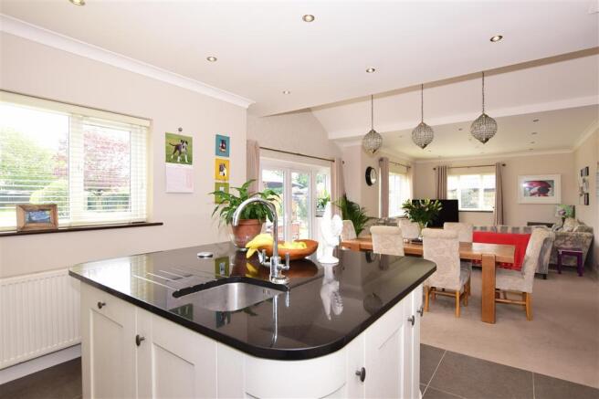 Kitchen/Lounge/Dining Area