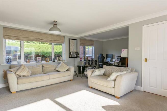 Lounge/Sitting Room