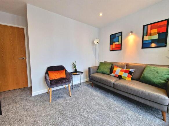 2 bed Flat for sale Image 4