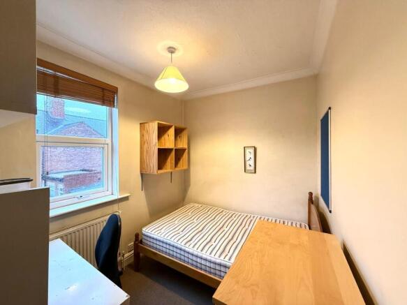 5 bed House to rent Image 6