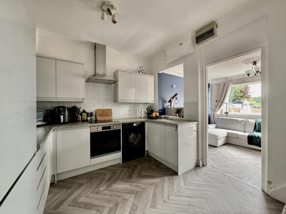 3 bed Terraced to rent Image 5