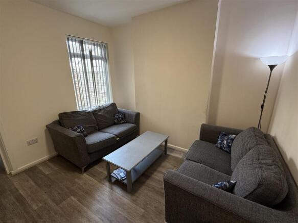 4 bed House Share to rent Image 6