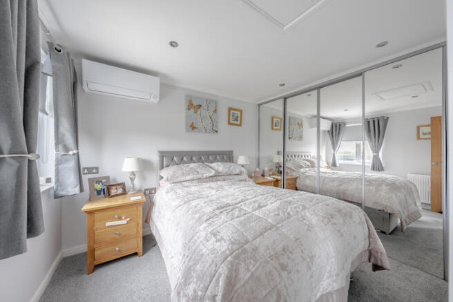 2 bed Park Home for sale Image 8