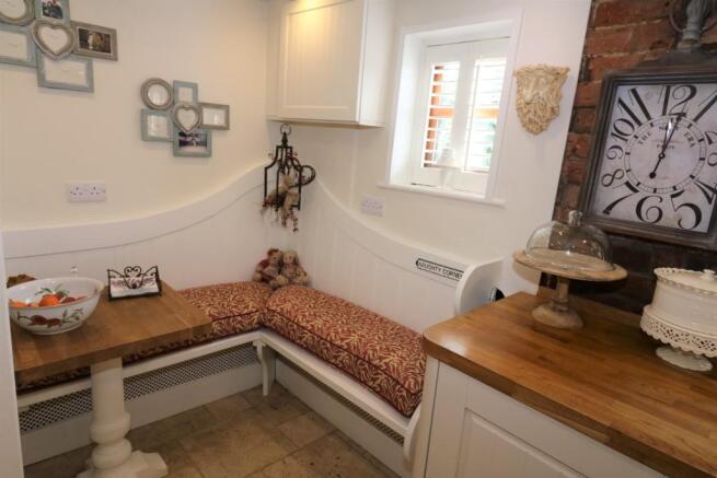 Kitchen Seating Area