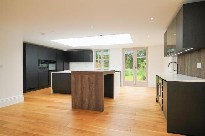 4 bed Mews to rent Image 5