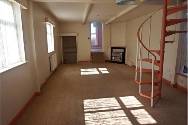 Lounge/Dining Room