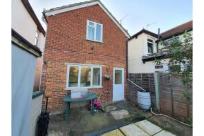 50, Loop Road, Kingfield, Woking GU22 9BQ