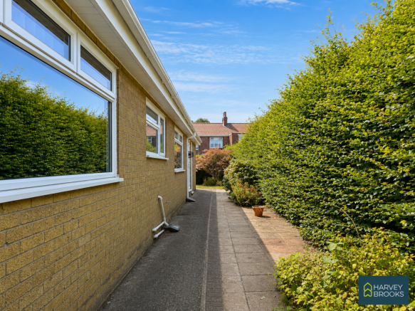 3 bed Detached Bungalow for sale Image 12
