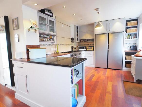 Contemporary Fitted Kitchen 015
