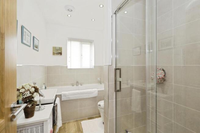4 bed Detached for sale Image 12