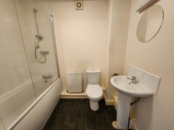2 bed Apartment to rent Image 9
