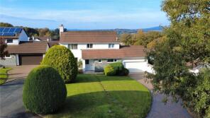 2, Cox Tor Close, Yelverton PL20 6BH