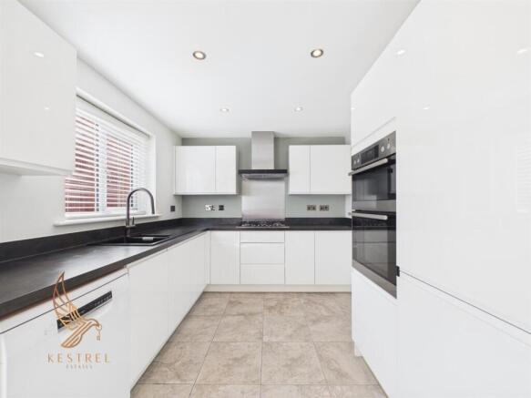4 bed Detached for sale Image 6
