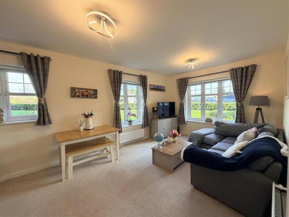 Willow Lounge 1.jpeg