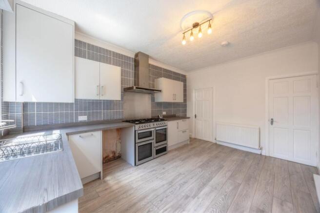 3 bed Terraced to rent Image 5