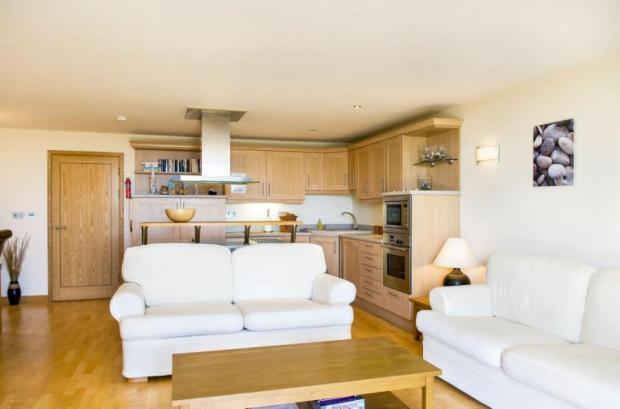 Lounge/Kitchen