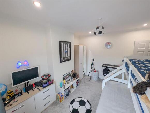 3 bed semi-detached house, Silsden 14