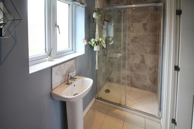 4 bed Detached to rent Image 12