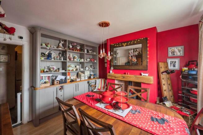 4 bed Semi-Detached for sale Image 8