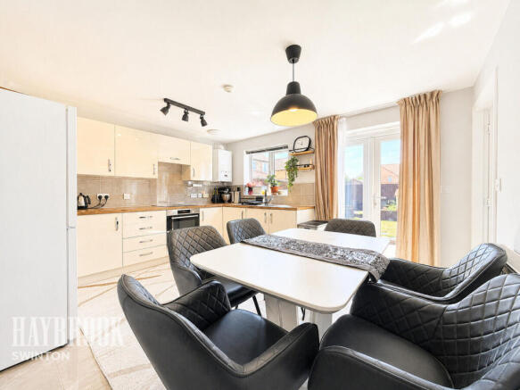 4 bed Detached for sale Image 5