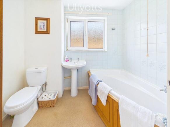 4 bed Detached for sale Image 12