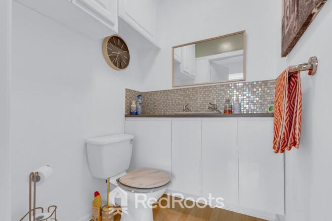 4 bed Detached for sale Image 12