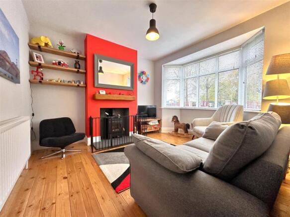 Bay-Fronted Lounge 097