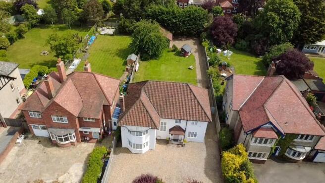 5 bed Detached for sale Image 11
