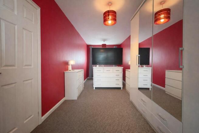 4 bed Semi-Detached for sale Image 6