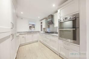 Flat 11, 9 Hampshire Court, Brent Street, Hendon, London NW4 2EW