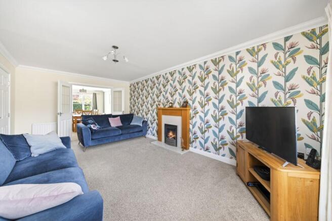 5 bed Detached for sale Image 8