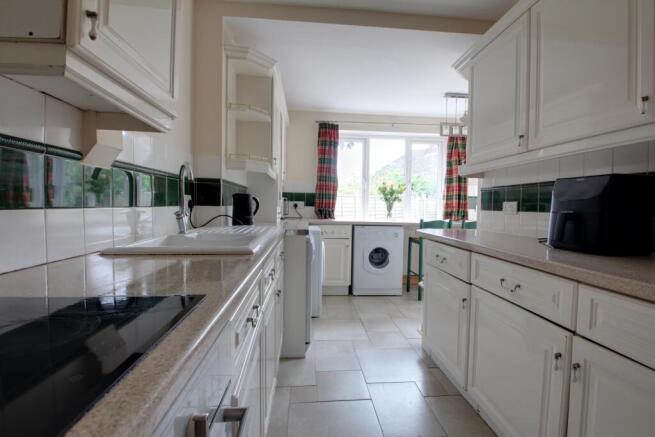 4 bed Semi-Detached for sale Image 8