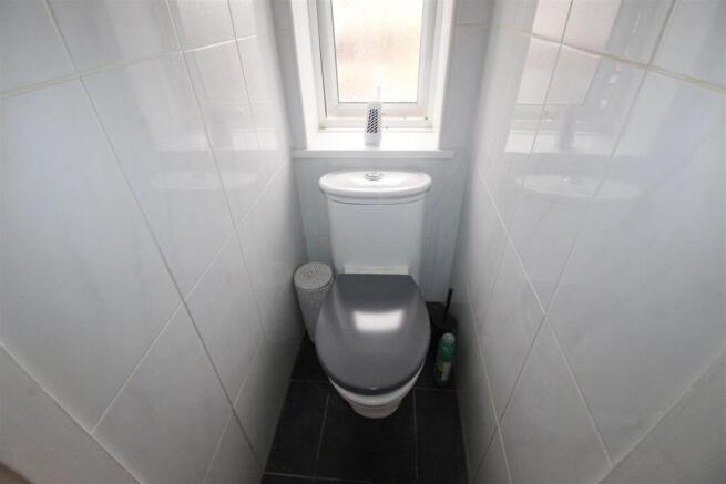 Curzon Road, 179, separate WC.JPG
