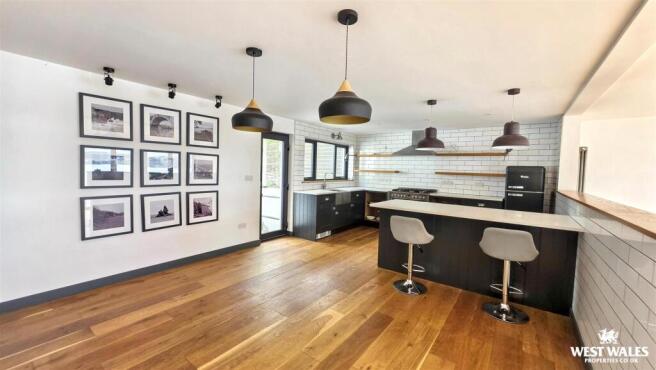 Kitchen dining room.jpg