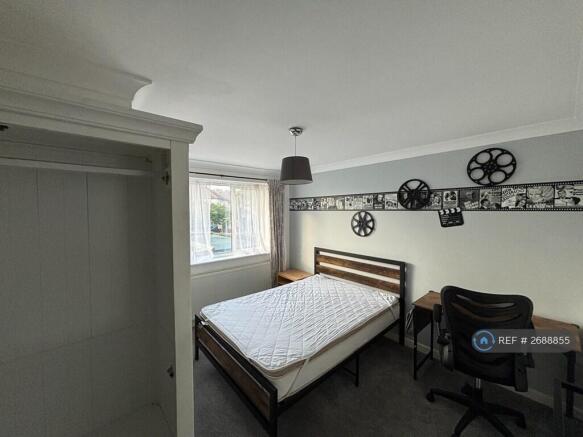 Bright Double Room With Desk And Sidetable