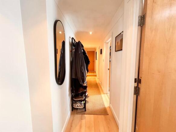 2 bed Apartment for sale Image 4