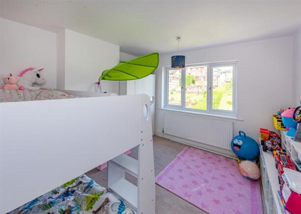 30 Goldthorn Avenue-bed3.jpg