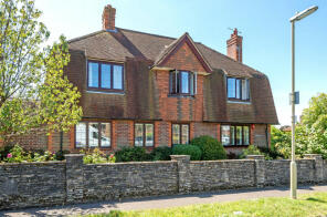 2a, Highfield Gardens, Aldershot GU11 3DE