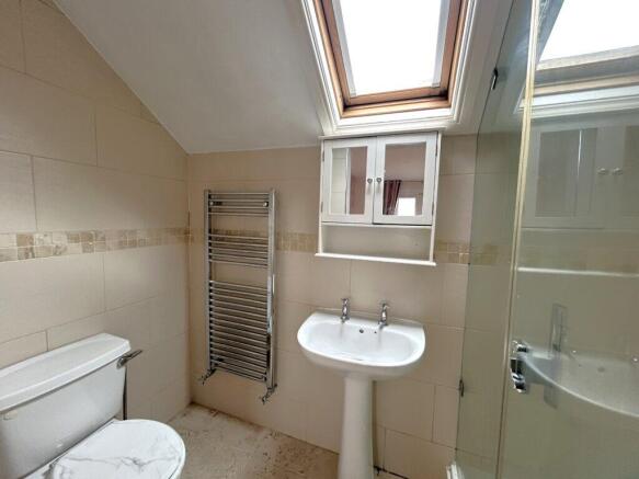 4 bed Semi-Detached Bungalow for sale Image 11