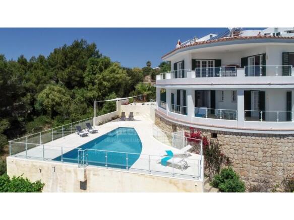 Spectacular villa with license and sea views in Santo Tomás