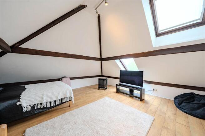 5 bed Detached for sale Image 10