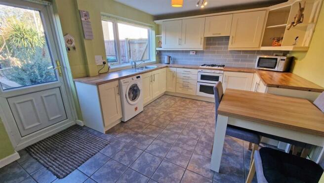 BREAKFAST KITCHEN
