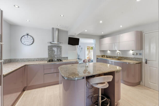 4 bed Detached for sale Image 6