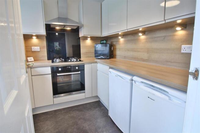 NairnCres_Kitchen_3.jpg