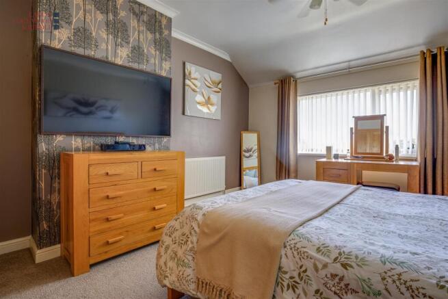 3 bed Semi-Detached for sale Image 10