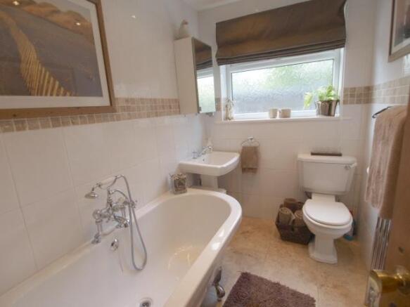 Main Bathroom/WC