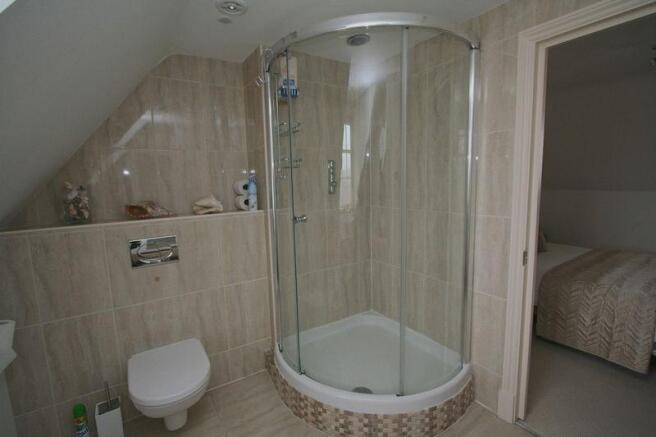 En suite shower