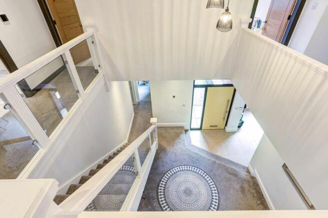 GALLERIED LANDING C