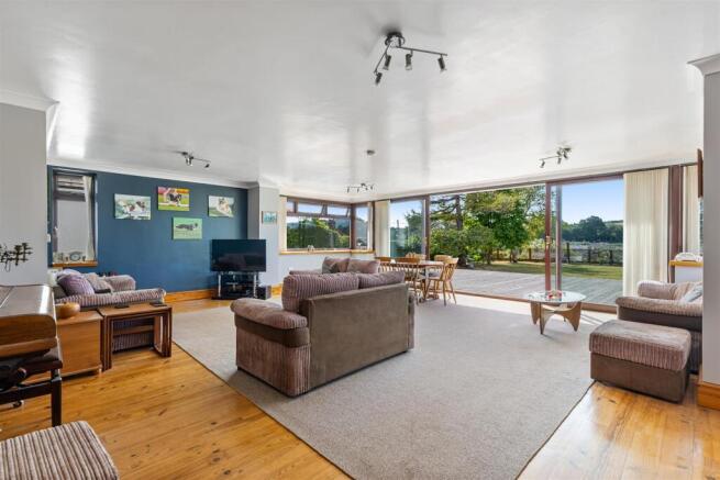 A16 - Jasmine Crownhill Crescent Galmpton - 260706