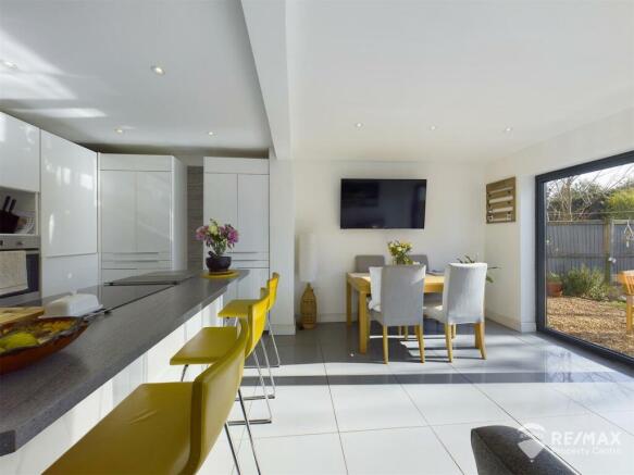 Kitchen 5.jpg
